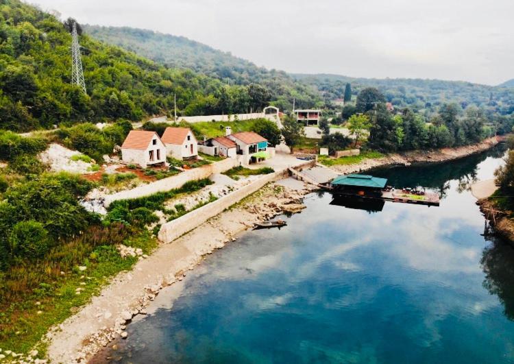 Splav "Slap" - Bungalovi Danilovgrad Kültér fotó