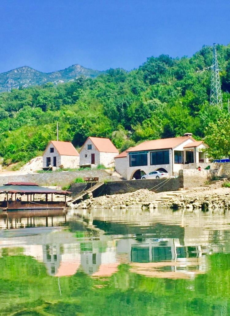 Splav "Slap" - Bungalovi Danilovgrad Kültér fotó